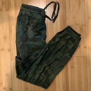 Hollister Ultra-High Rise Camo Joggers